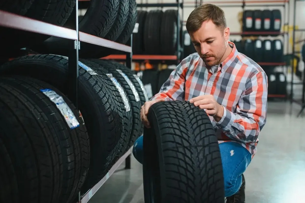 Ne deje zimní pneumatiky na auto v létě: Ve Španělsku vás čeká vysoká pokuta