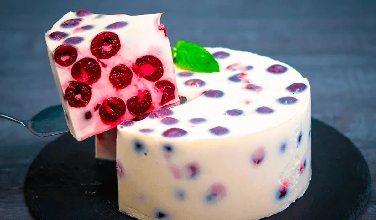 Por qué este postre de cerezas y nata se ha convertido en el rey del verano en mi casa