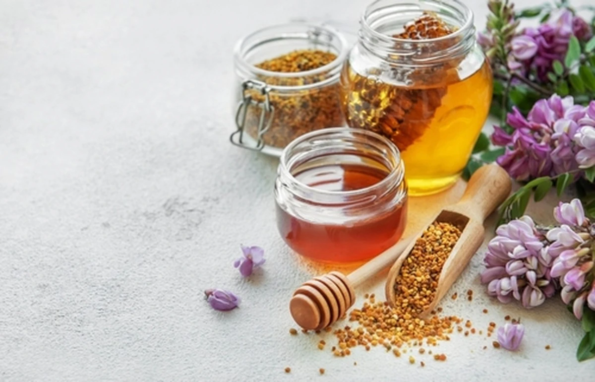 El Oro Líquido: Prepara Tu Propio Miel Herbal para el Invierno en Casa